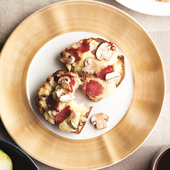 Ekmek Üstü Pastırma Mantar