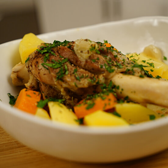 Terbiyeli Kuzu İncik Haşlama