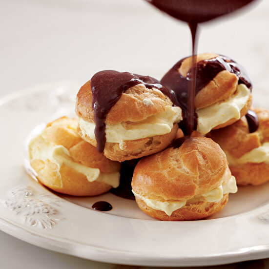 Beyaz Çikolata Dolgulu Profiterol