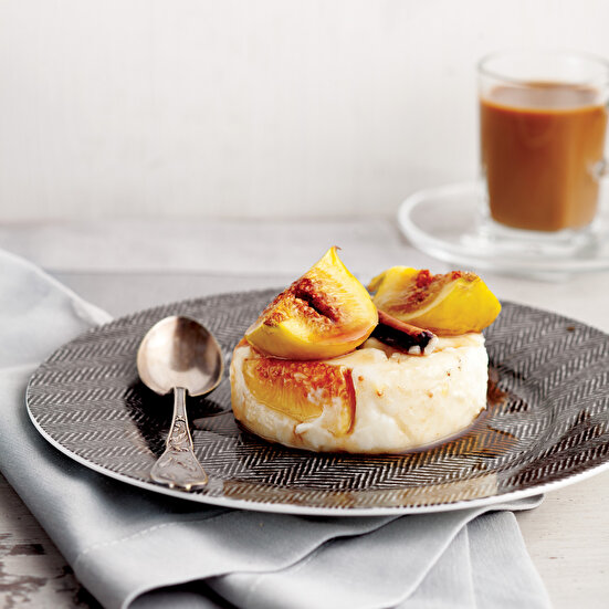 Fırınlanmış Soslu İncir ve Sütlü Tatlı