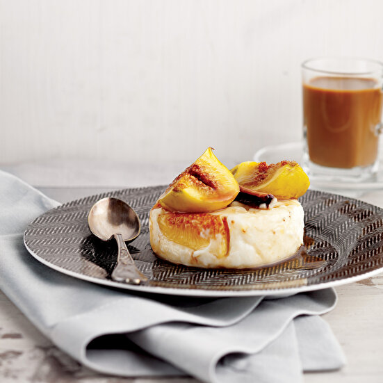 Fırınlanmış Soslu İncir ve Sütlü Tatlı