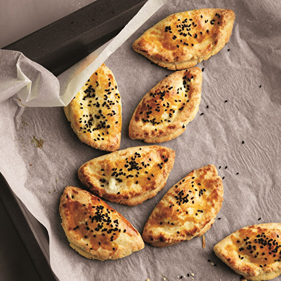 Tereyağlı Peynirli Poğaça