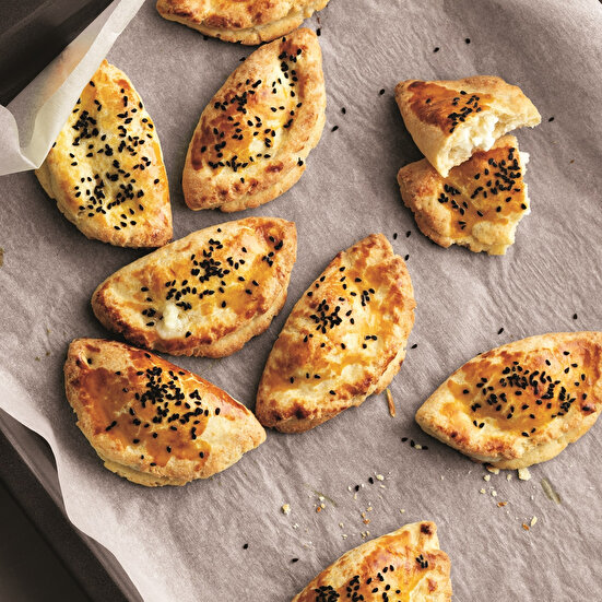 Tereyağlı Peynirli Poğaça