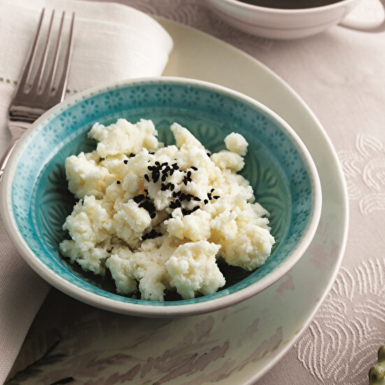 Sarımsaklı Çökelek