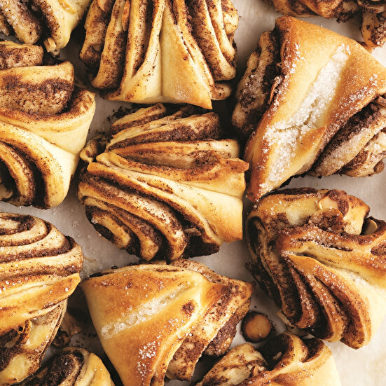 Tahinli Tarçınlı Mayalı Çörek