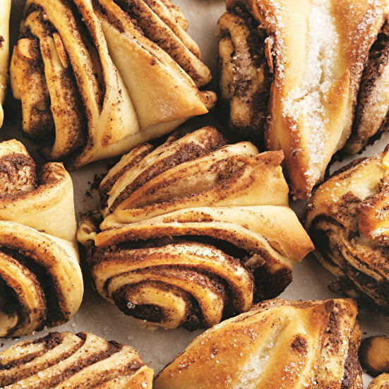 Tahinli Tarçınlı Mayalı Çörek