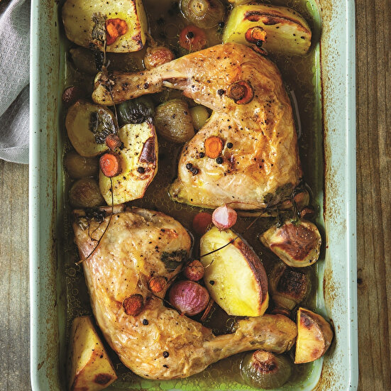 Fırında Tavuklu Kök Sebzeler