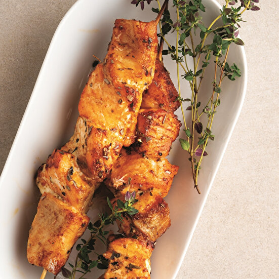 Şişte Baharatlı Somon Balığı