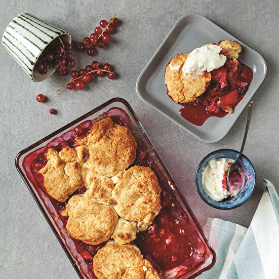 Kırmızı Orman Meyveli Cobbler