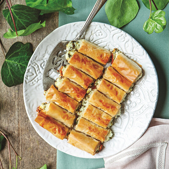 Peynirli ve Otlu Pratik Börek