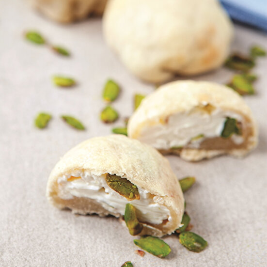 Peynir ve Fıstıklı İzmir Bombası