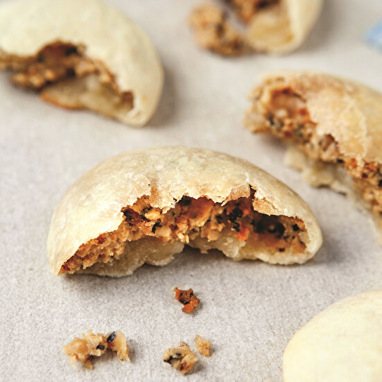 Yer Fıstıklı & Baharatlı İzmir Bombası