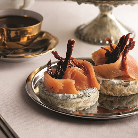 Somon ve Kuru Domatesli Kanepe