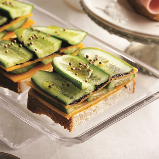 Cheddar & Zeytin Ezmeli Salatalıklı Sandviç