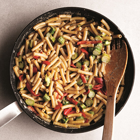 Siyah Sarımsaklı Kremalı Kuşkonmaz Makarnası