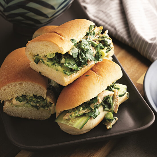 Kişnişli Tavuk Sandviç