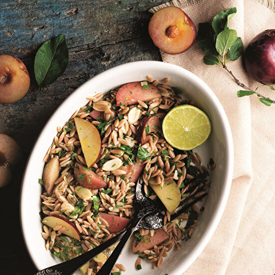 Arpa Şehriyeli Erikli Salata