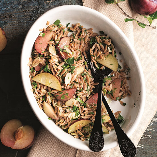 Arpa Şehriyeli Erikli Salata