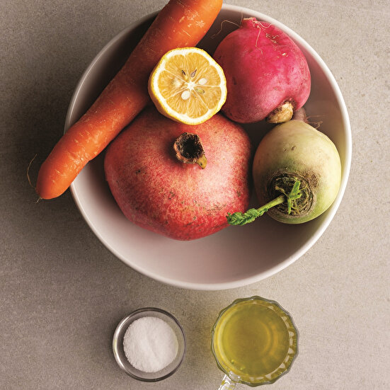 Havuçlu Narlı Turp Salatası