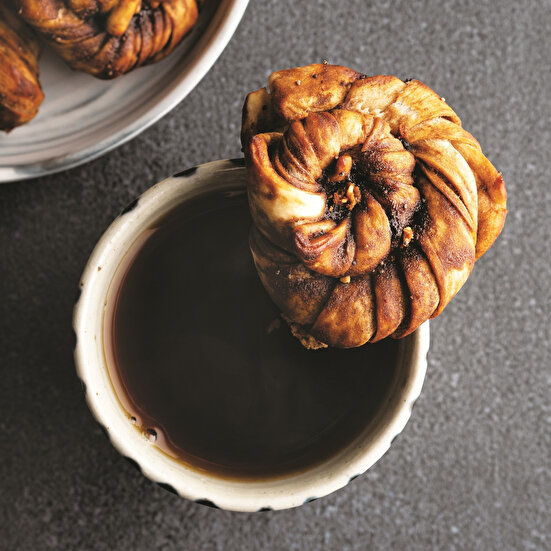 Pekmezli Yer Fıstıklı Tahinli Çörek