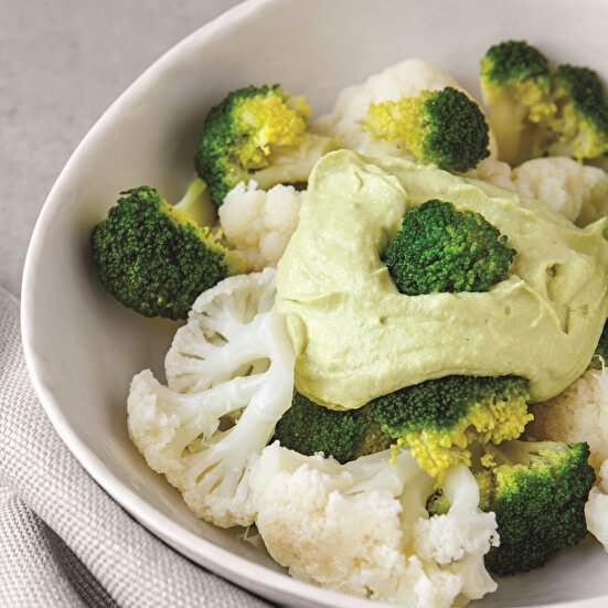 Avokadolu Brokoli ve Karnabahar Tabağı