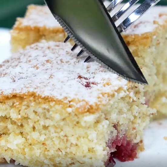 Vişneli Bademli Kek