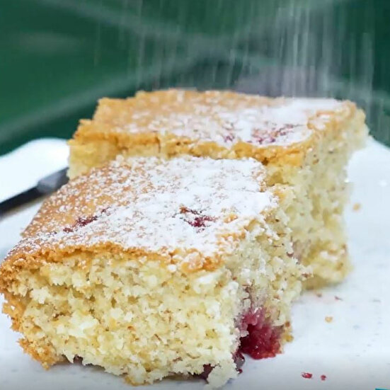 Vişneli Bademli Kek