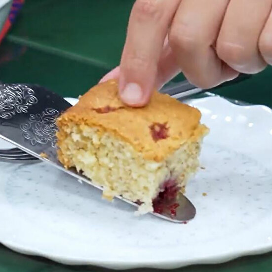 Vişneli Bademli Kek