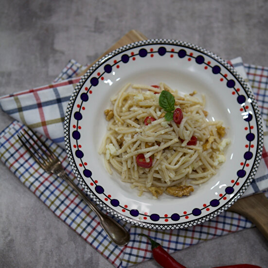 Acı Yağlı Cevizli Peynirli Erişte