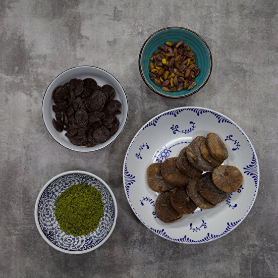 İncirli Fıstıklı Çikolata Topları