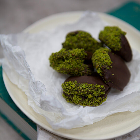 İncirli Fıstıklı Çikolata Topları