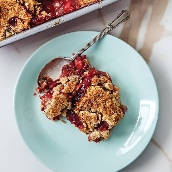 Çilek ve Erikli Crumble