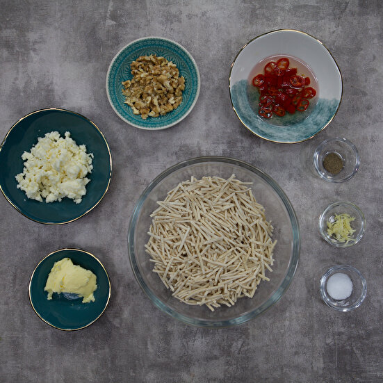 Acı Yağlı Cevizli Peynirli Erişte