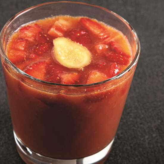 Taze Meyveli Zencefilli Sıcak Meyve Suyu