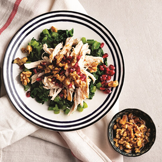 Tavuklu Pazı Salatası