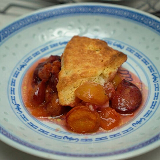 Kayısı ve Erikli Cobbler