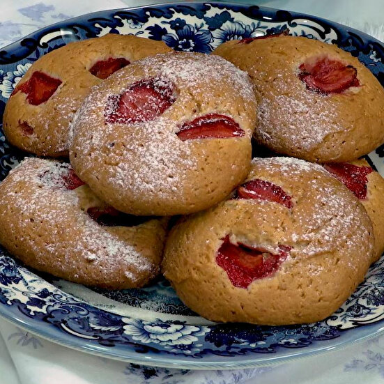 Çilekli Çörek (Videolu Tarif)