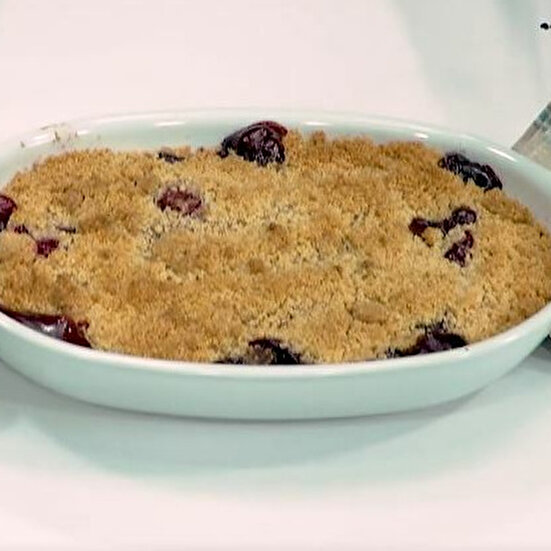 Orman Meyveli ve Şeftalili Crumble