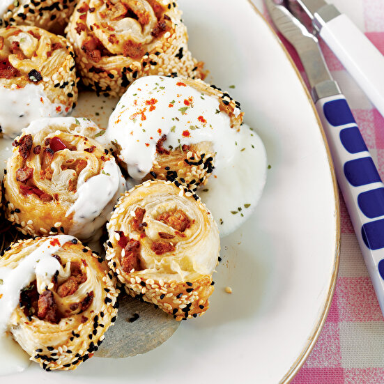 Tavuklu Milföylü Rulo Börek