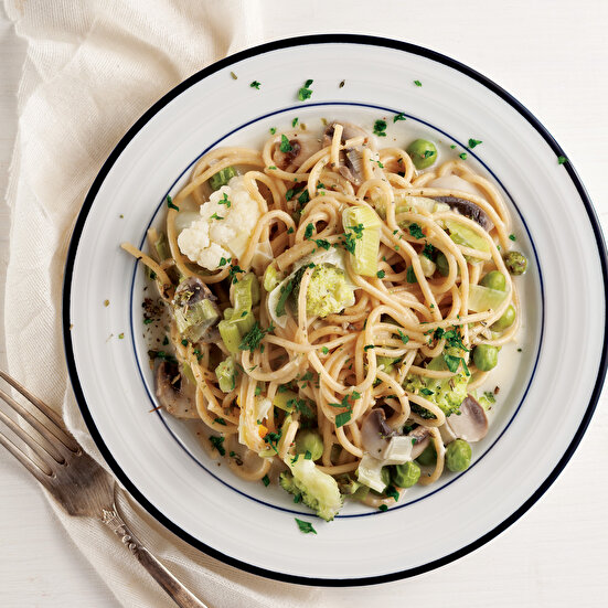 Tek Tencerede Pırasalı Spagetti