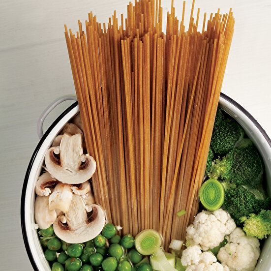 Tek Tencerede Pırasalı Spagetti