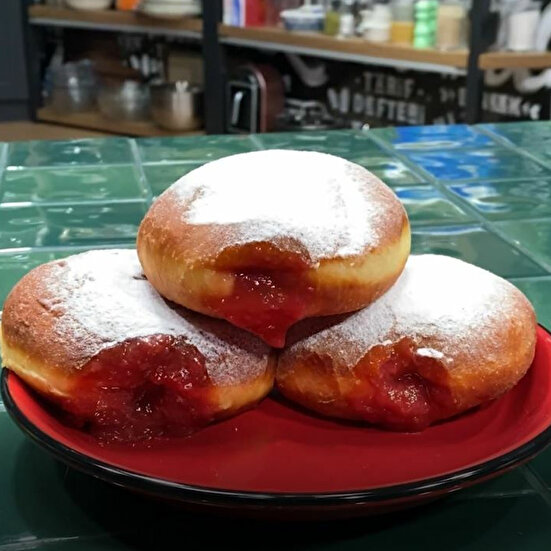 Çilek Dolgulu Berliner