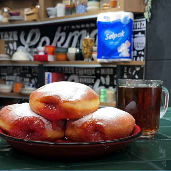 Çilek Dolgulu Berliner