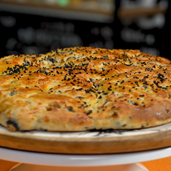 Cevizli Zeytinli Pide