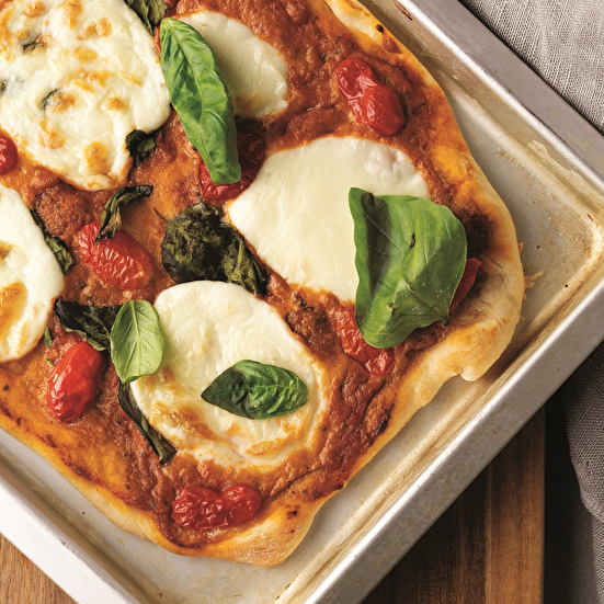 Mozarellalı Fesleğenli Pizza