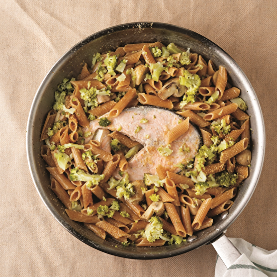 Somon Balıklı Brokolili Makarna