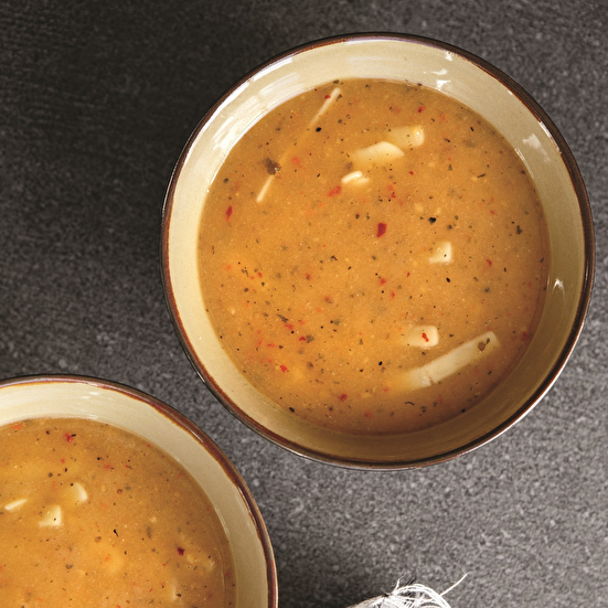 Acılı Erişteli Beyaz Tarhana Çorbası