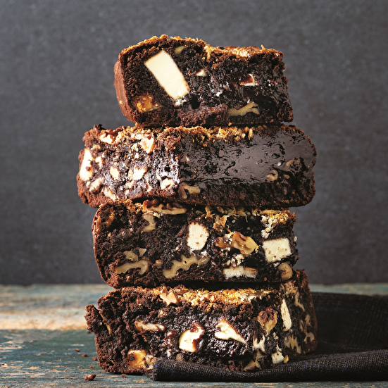 Beyaz Çikolatalı Cevizli Brownie