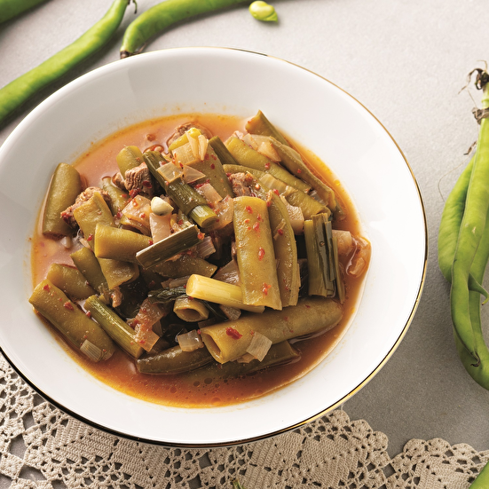 Etli Taze Soğanlı Bakla Yemeği