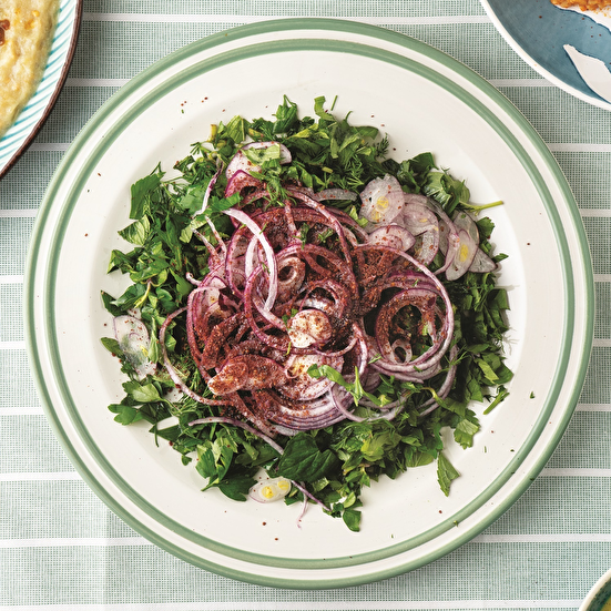 Mor Soğanlı Yeşil Salata